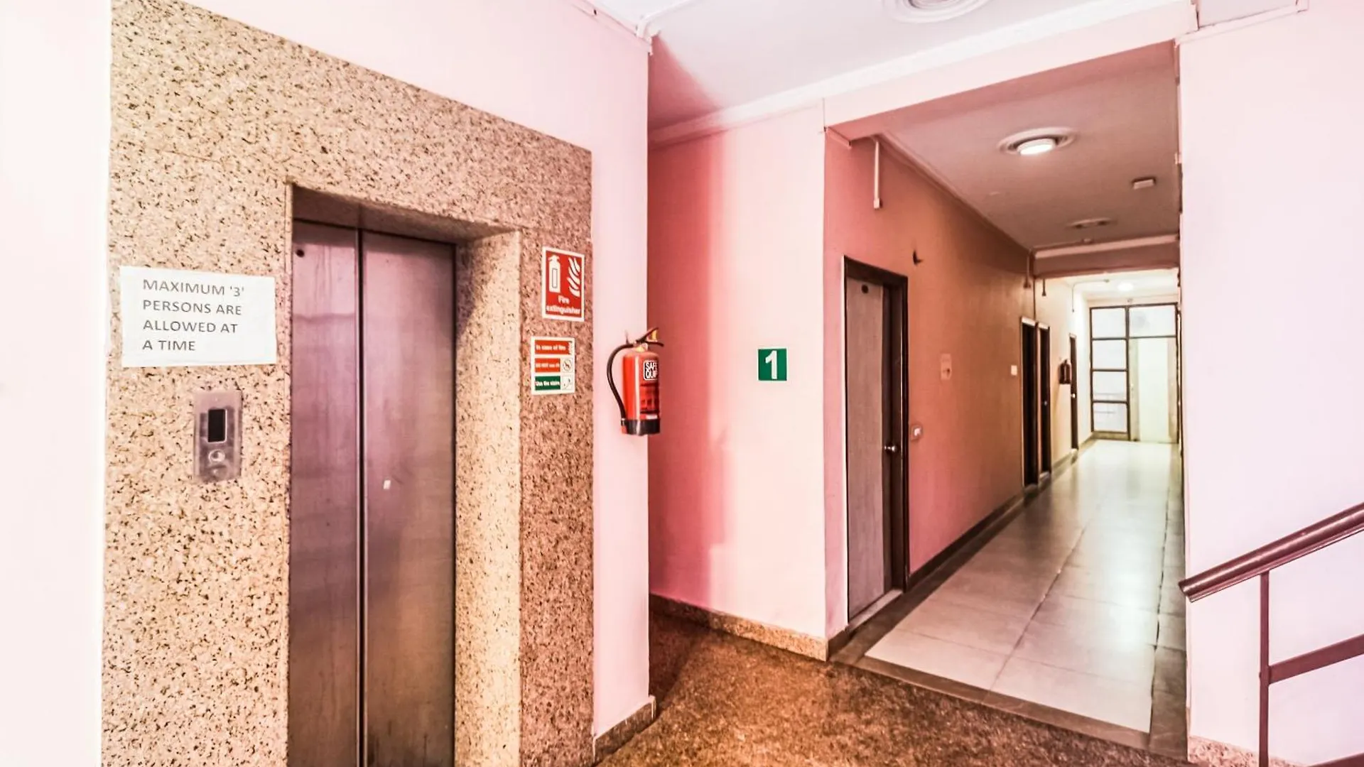 Hotel O Avni Residency Γκουργκάον 4*,  Ινδία