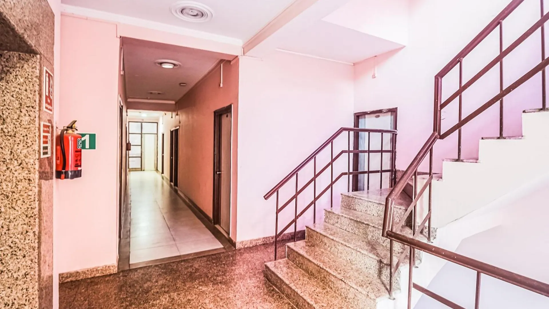Hotel O Avni Residency Γκουργκάον