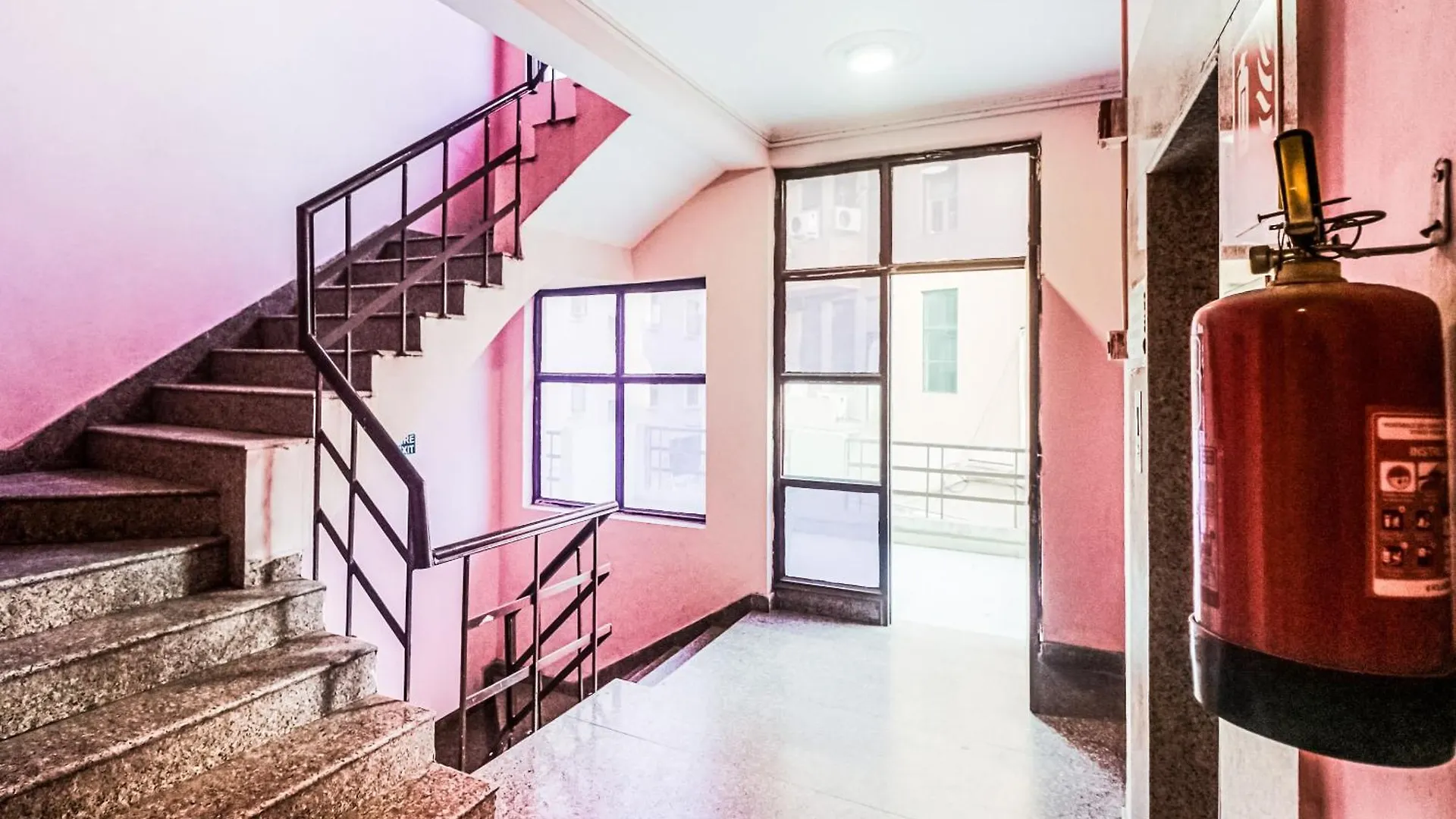 Hotel O Avni Residency Γκουργκάον 4*,