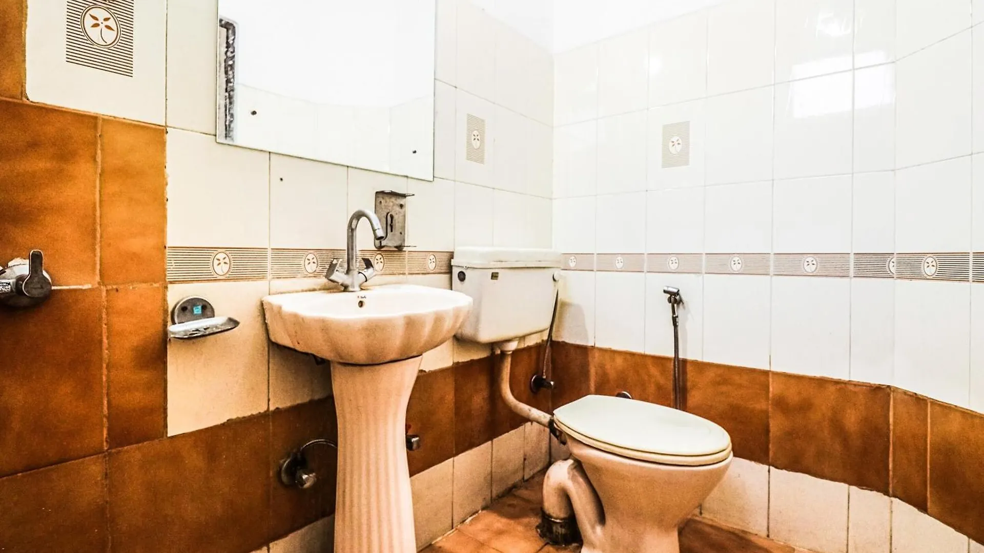 Hotel O Avni Residency Γκουργκάον 4*,  Ινδία