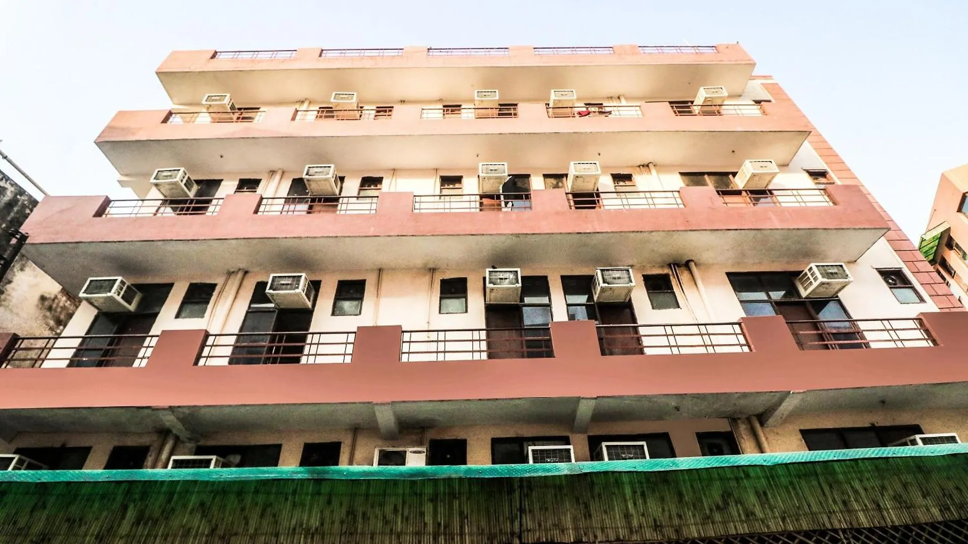 Hotel O Avni Residency Γκουργκάον